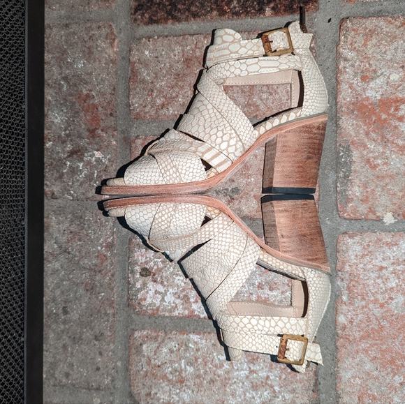 FreeBird CLAW White Snake Sandals size 6 - Picture 10 of 15